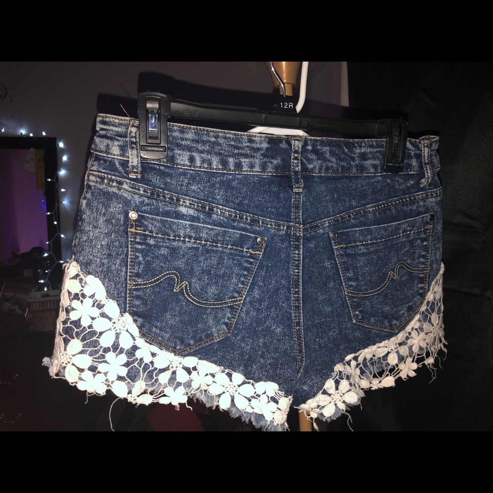 Shorts - Picture 2 of 3